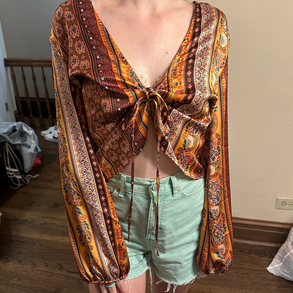 Women’s size small multicolor bell sleeve top brand chrysanthemum